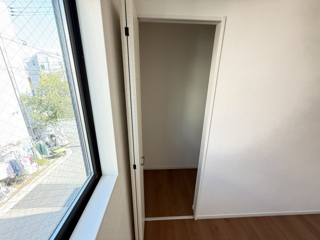 石津町中1期1棟の収納