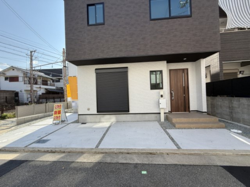 石津町中1期1棟の駐車場