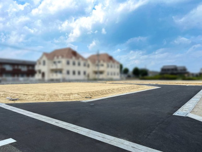 【前面道路含む現地写真】 | 亀山市能褒野町《全7区画》