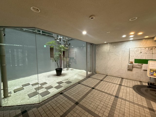 コスモフォーラム四条のエントランス|広いエントランスです。