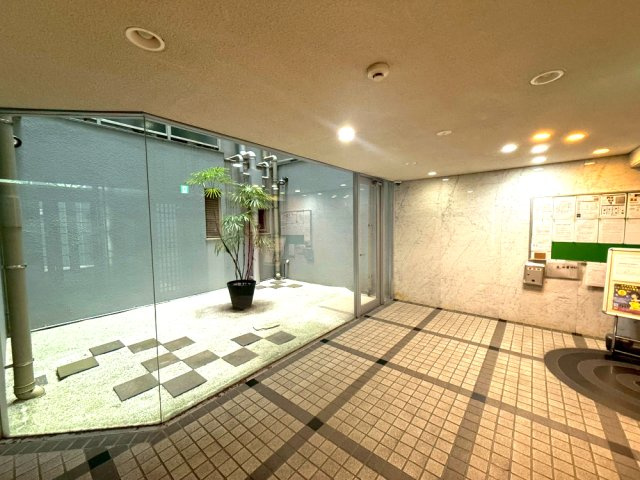 コスモフォーラム四条のエントランス|広いエントランスです。