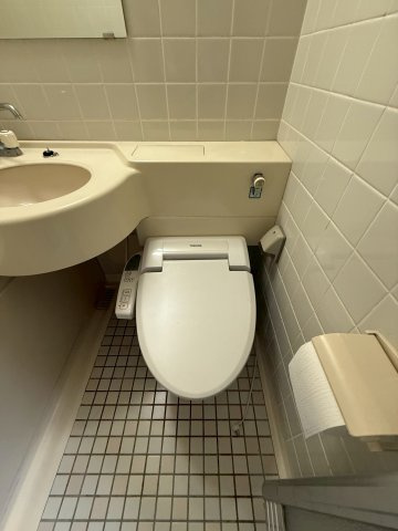 コスモフォーラム四条のトイレ|3点ユニットのトイレです。