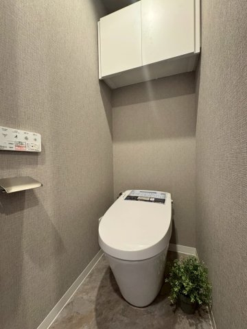 インテリジェントシティのトイレ|上部収納付きのトイレ