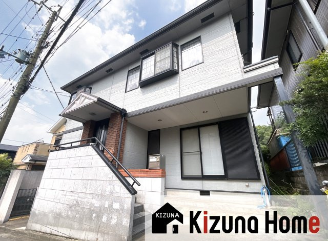 【外観】 | 宇治市明星町３丁目　中古戸建 | 間口が11ｍもあるので家の面構えも良くしっかりとしたお家ですヽ(^。^)ノ平成9年6月に、基礎を残して再建築リノベーションをしています。