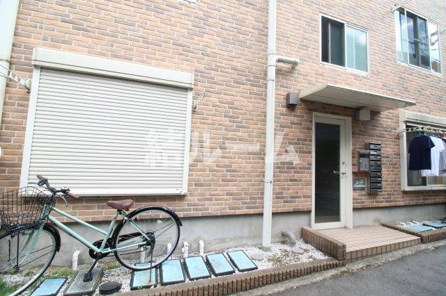 板橋区仲宿のアパートのエントランス