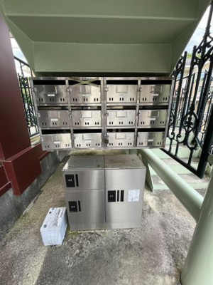 【その他共用部分】 | 武部デザイナーズマンション | 郵便ポスト(上)・宅配ボックス(下)