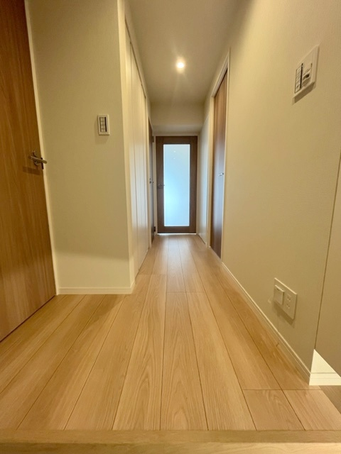 ベルエア第二川口の玄関|室内廊下（写真はリノベーション後の室内写真）