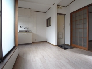 神港ハイツの居間・リビング