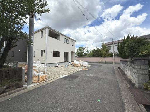 堺市北区東上野芝町　第1期　新築一戸建ての前面道路含む現地写真