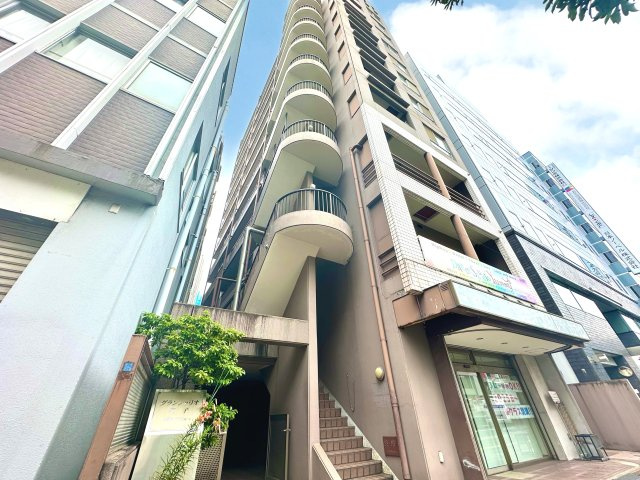 グランシャリオ王子の外観|周囲の景観と調和する、落ち着きある洗練デザイン。日常の風景にさりげない美しさを添える、ちょうどよい存在感です。