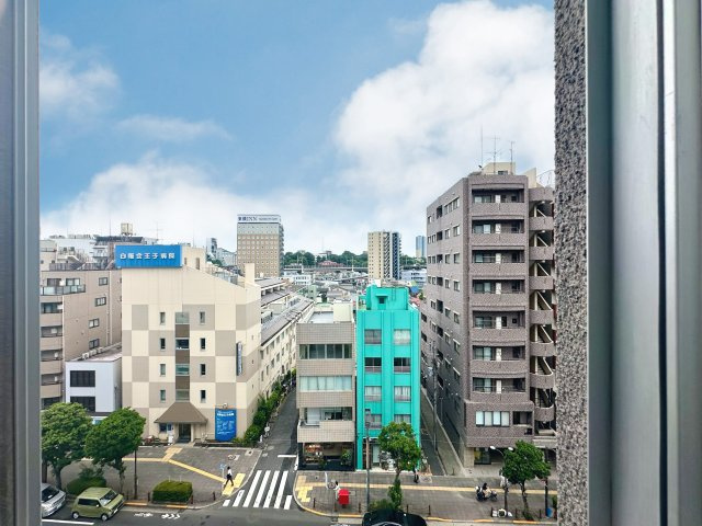グランシャリオ王子の展望|外の景色が、ただの風景ではなく“暮らしの一部”になる住まい。窓の向こうに広がる空や街並みが、毎日に彩りと深呼吸をくれる、そんな豊かさがここにはあります。に