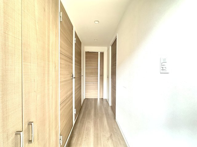 グランシャリオ王子の玄関|落ち着きのあるデザインとゆとりある空間が、住まう人をやさしく迎え入れる玄関。毎日の始まりと終わりを、上質な時間に変えてくれます。