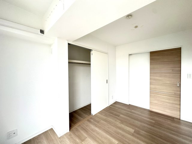 グランシャリオ王子の洋室|家具のレイアウトも自由自在な洋室は、暮らす人のスタイルに寄り添える柔軟な一部屋。毎日をより快適に、自分らしく過ごせる場所です。