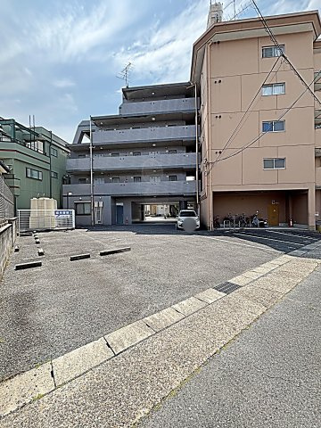 ハイツサンシャインⅡの駐車場|車をお持ちの方に嬉しい駐車場付きの物件です