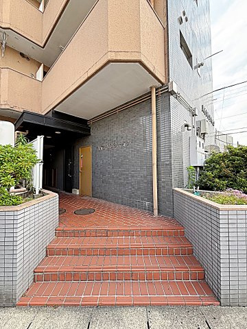 ハイツサンシャインⅡのエントランス|落ち着いたエントランスです