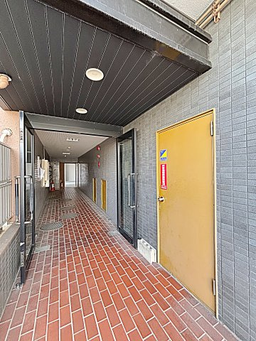 ハイツサンシャインⅡのエントランス|建物の内部です