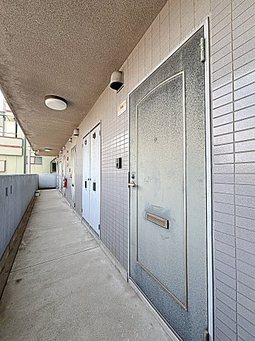 ハイツサンシャインⅡの玄関|収納もある玄関です