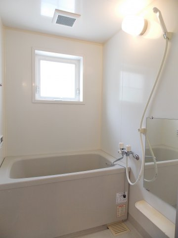 エスパスよもぎ台の浴室|落ち着いた空間のお風呂です