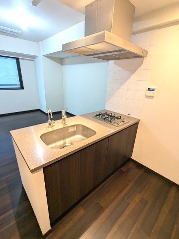 RESIDIA日本橋馬喰町Ⅲのキッチン|ガス2口カウンターキッチン、浄水器