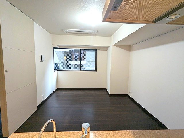 RESIDIA日本橋馬喰町Ⅲの内装|リビングに床暖房、ビルトインエアコン、カウンターキッチン