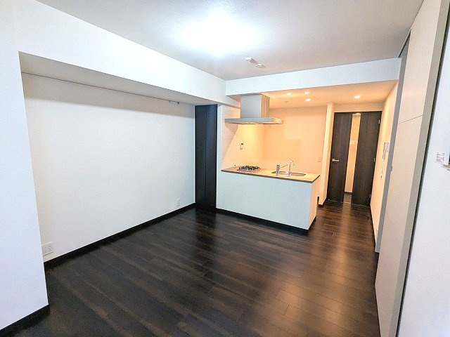 RESIDIA日本橋馬喰町Ⅲのバルコニー|リビングに床暖房、ビルトインエアコン、カウンターキッチン