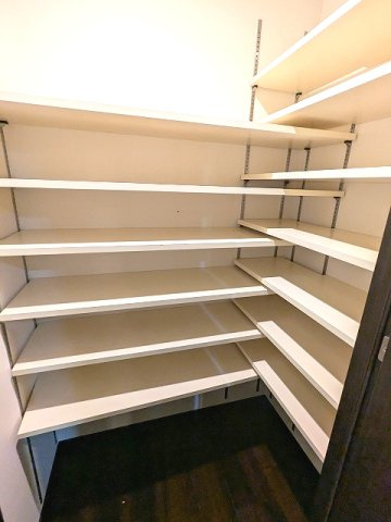 RESIDIA日本橋馬喰町Ⅲの玄関|シューズインクローゼットです