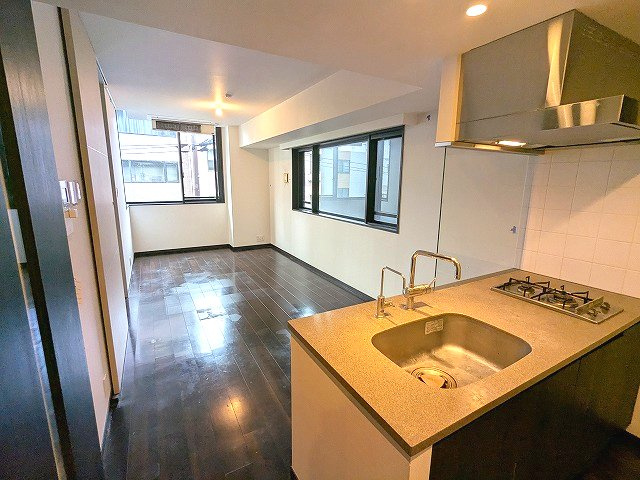 RESIDIA日本橋馬喰町Ⅲの設備|リビングに床暖房、ビルトインエアコン、カウンターキッチン、角部屋2面採光