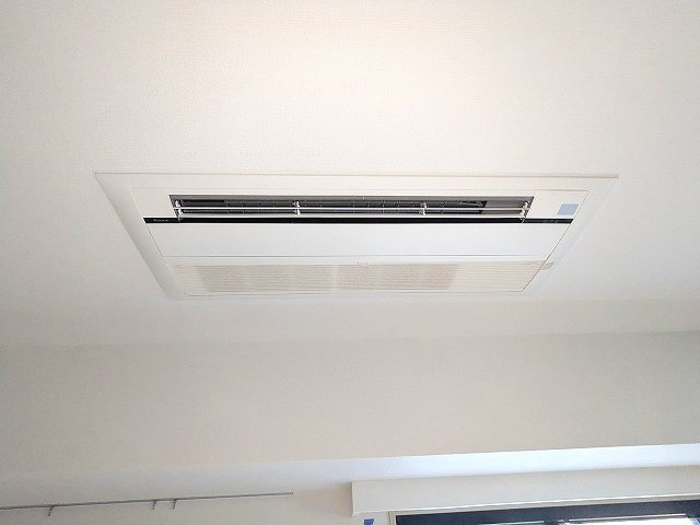 RESIDIA日本橋馬喰町Ⅲの設備|リビングのビルトインエアコン