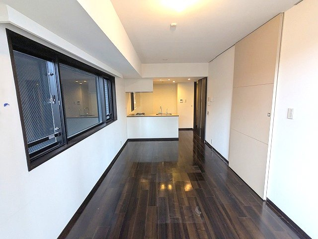 RESIDIA日本橋馬喰町Ⅲの設備|リビングに床暖房、ビルトインエアコン、カウンターキッチン、角部屋2面採光