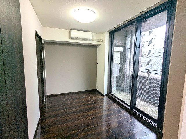 RESIDIA日本橋馬喰町Ⅲのバルコニー|リビングと洗面からの2WAYの洋室、エアコン、クローゼット2ヶ所