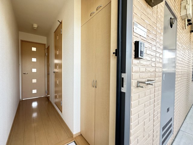 ビレッジ北久保 C棟の玄関