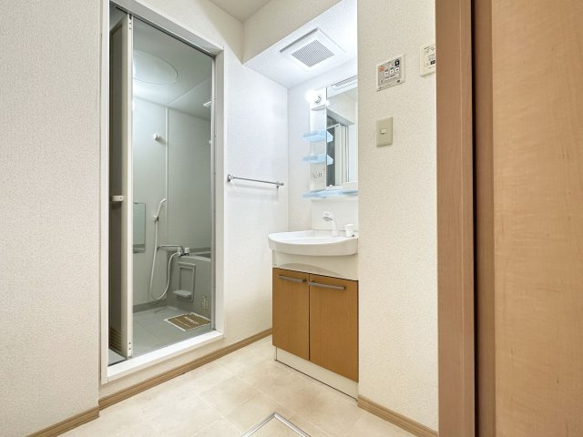 ビレッジ北久保 C棟の独立洗面台