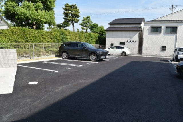 ジラソーレの駐車場