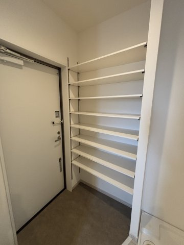 ガレット本八幡の玄関