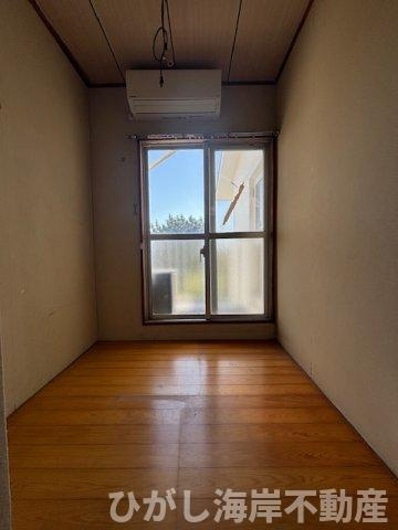ライオンズガーデン茅ヶ崎一番館の洋室|マンションでは珍しい広縁付き。窓辺でゆったり過ごせる心地よい空間です。