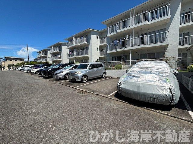 ライオンズガーデン茅ヶ崎一番館の駐車場|敷地内駐車場完備で通勤やお買物も快適に