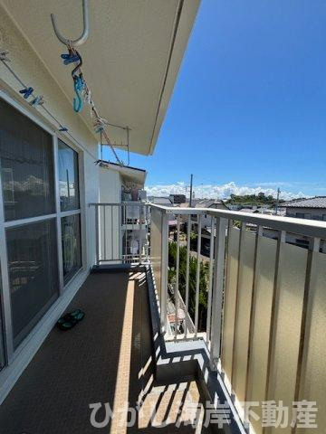 ライオンズガーデン茅ヶ崎一番館のバルコニー|南向きの陽光をしっかり確保！洗濯物も気持ちよく乾きます