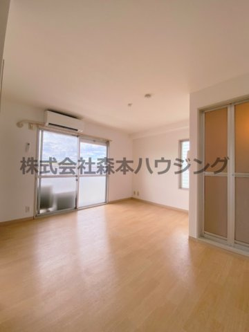 【居間・リビング】 | 　チェリー広野 | 明るい居間です