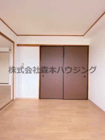 【洋室】 | 　チェリー広野 | 落ち着いた色調の洋室です