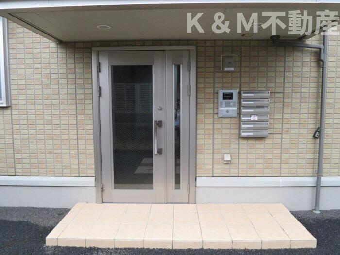 ＰＥＡＣＥＦＵＬＬＹのエントランス|落ち着いたエントランスです