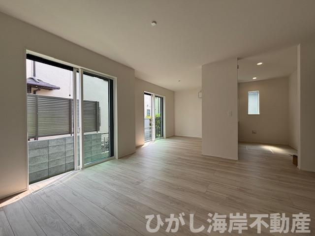茅ヶ崎市松が丘1丁目　新築戸建　の居間・リビング|16.8帖　LDK