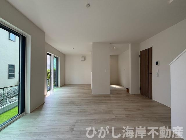 茅ヶ崎市松が丘1丁目　新築戸建　の居間・リビング|16.8帖　LDK