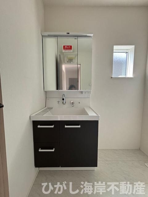 茅ヶ崎市松が丘1丁目　新築戸建　の独立洗面台|三面鏡化粧台