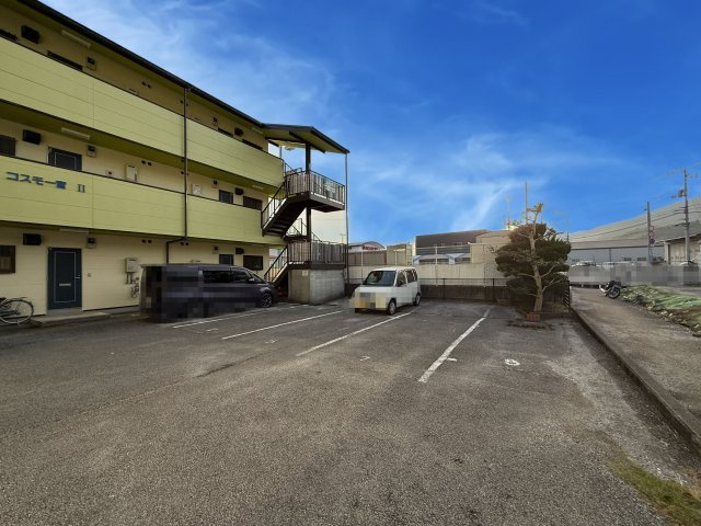 コスモ一宮の駐車場