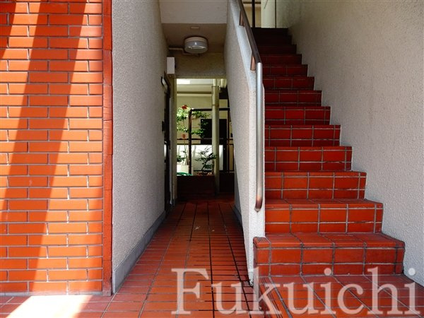 シャレー学芸大カワベ第3のエントランス