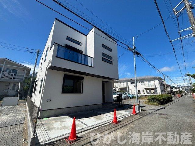 藤沢市辻堂元町5丁目　 新築戸建　全2棟 の前面道路含む現地写真|現地外観