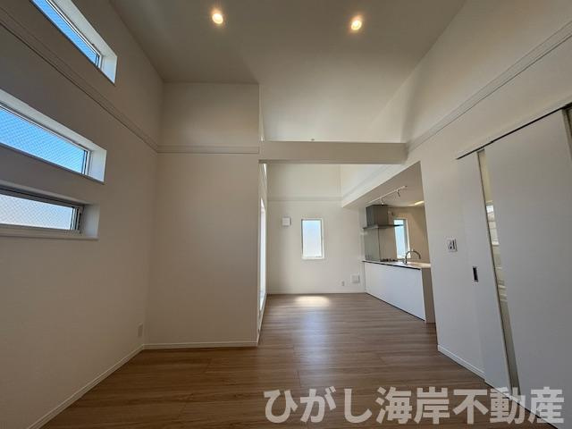 藤沢市辻堂元町5丁目　 新築戸建　全2棟 の居間・リビング|18.7帖　床暖房付きLDKです。