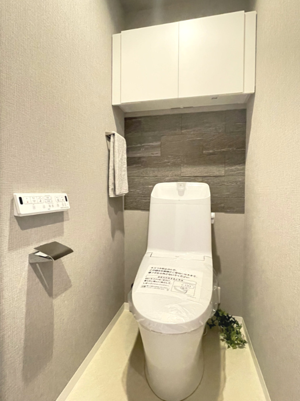 サーパス高松駅前フレシアサンポートのトイレ|ホワイト基調のトイレはすっきりと清潔感のあるイメージです！