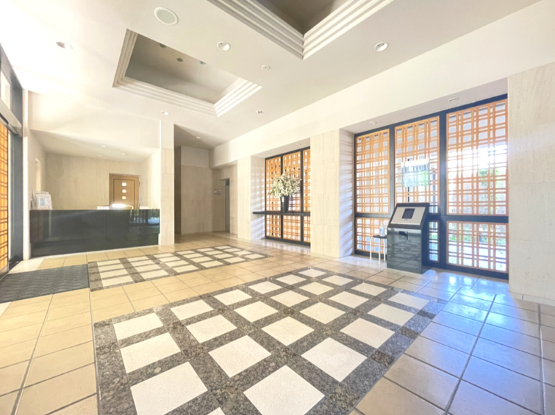 サーパス高松駅前フレシアサンポートのエントランス|オートロック付きエントランス