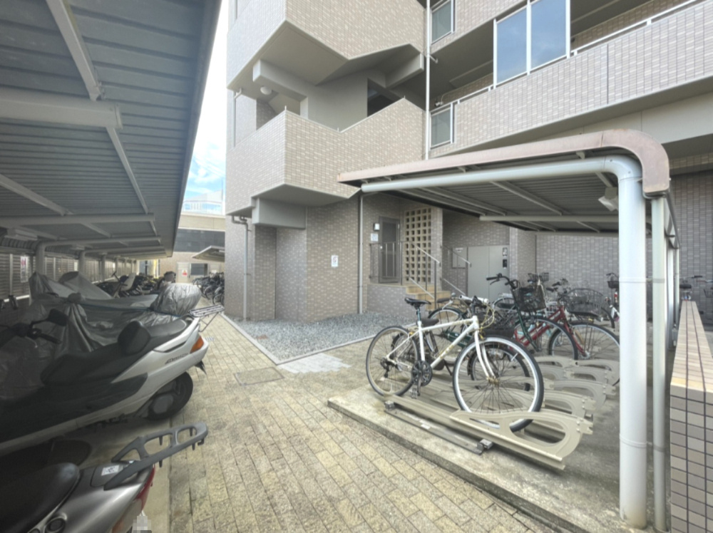 サーパス高松駅前フレシアサンポートの駐車場|自転車、バイク駐輪スペース有
※使用細則有